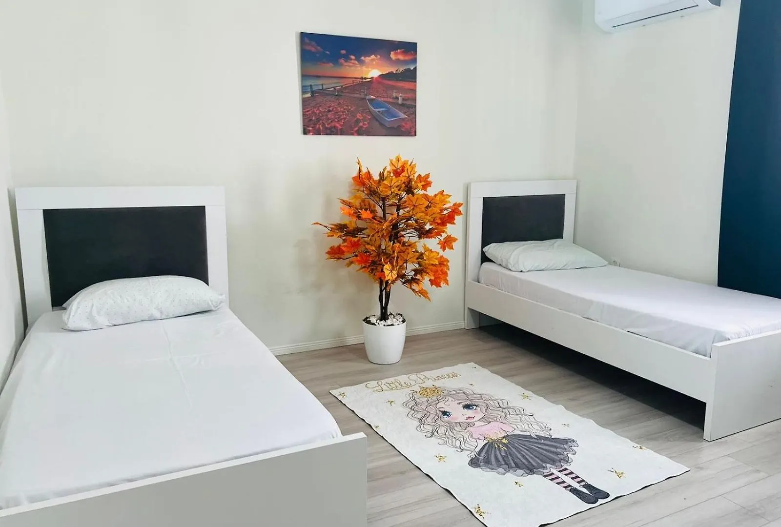 Senri Apartments의 연락처